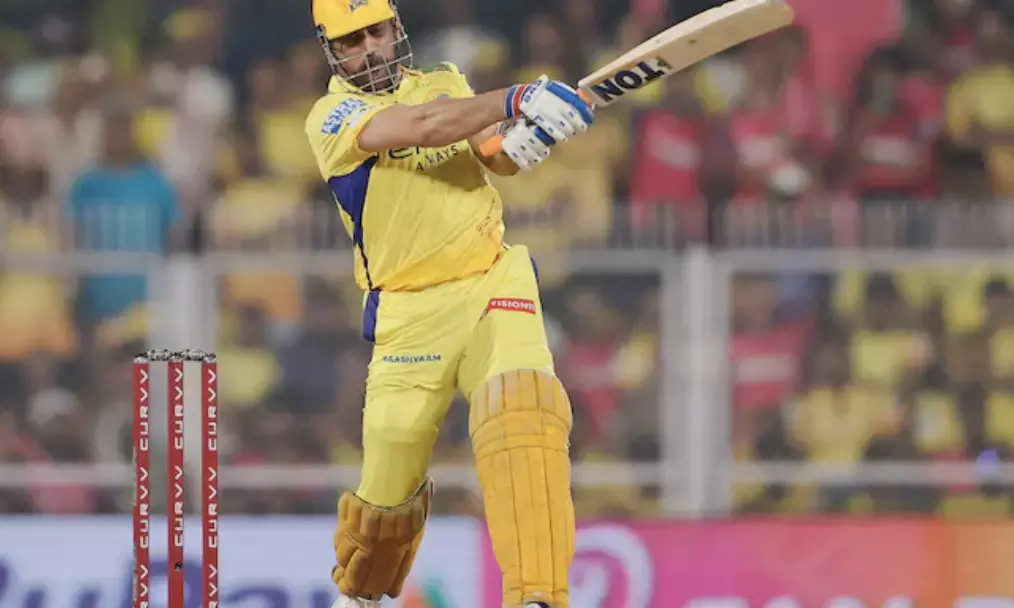 Dhoni leads with 200 sixes; Rohit, Rayudu, Karthik cross 100 after 30