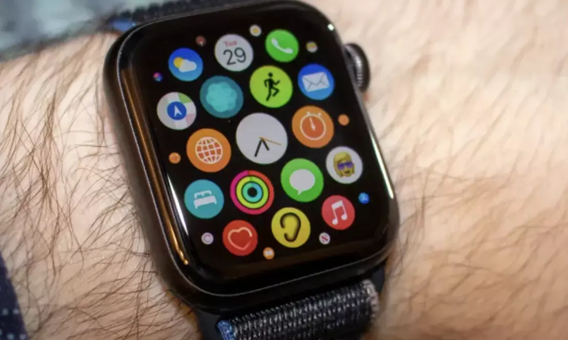 Best budget smartwatch: Apple Watch SE: MUST BUY