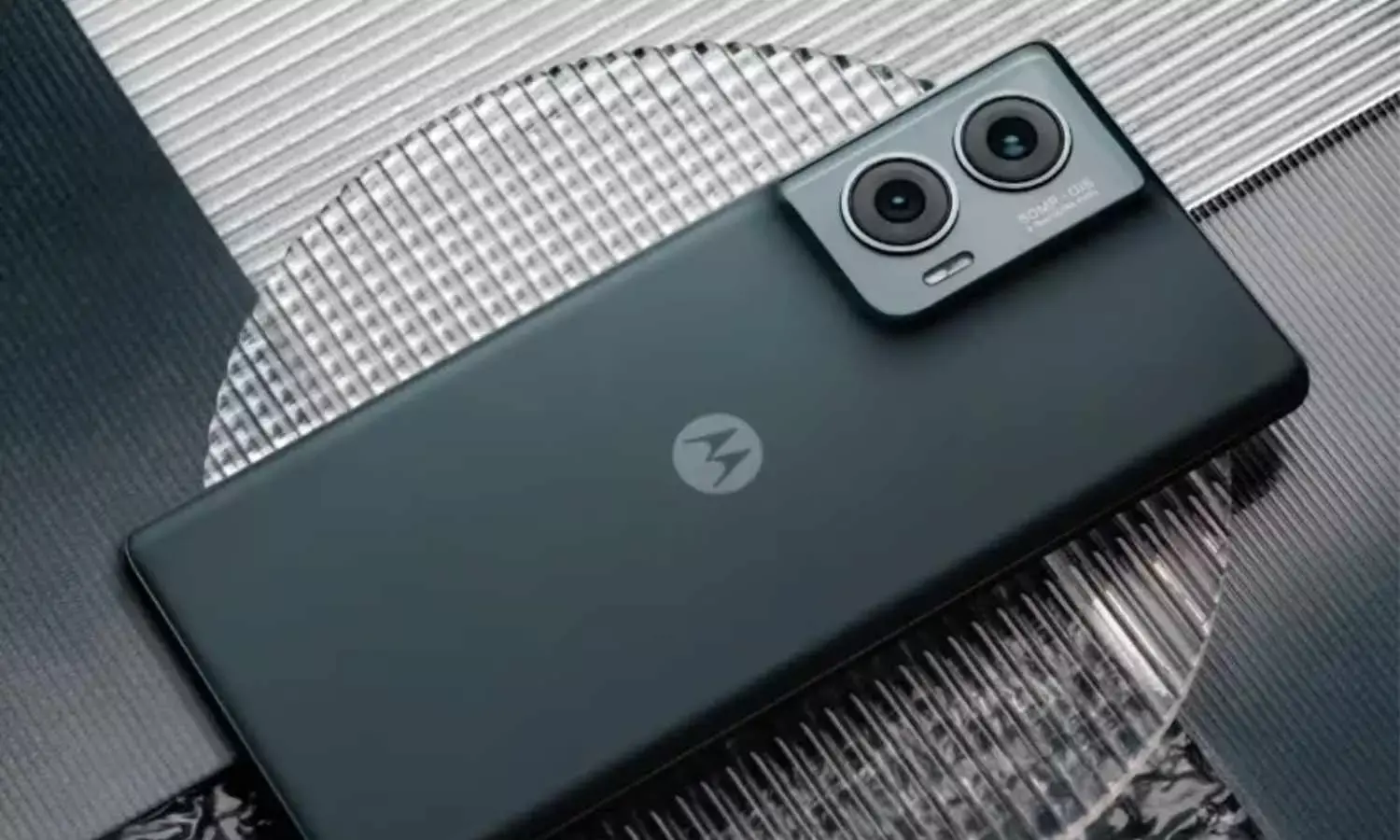 Moto Edge 50 Pro Gets Huge Discount Ahead Of Moto 60 Fusion Launch