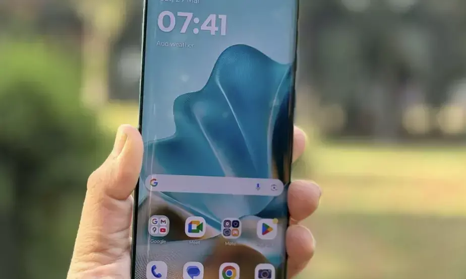 Motorola Edge 60 Fusion pOLED curved display just for ₹20,000-range