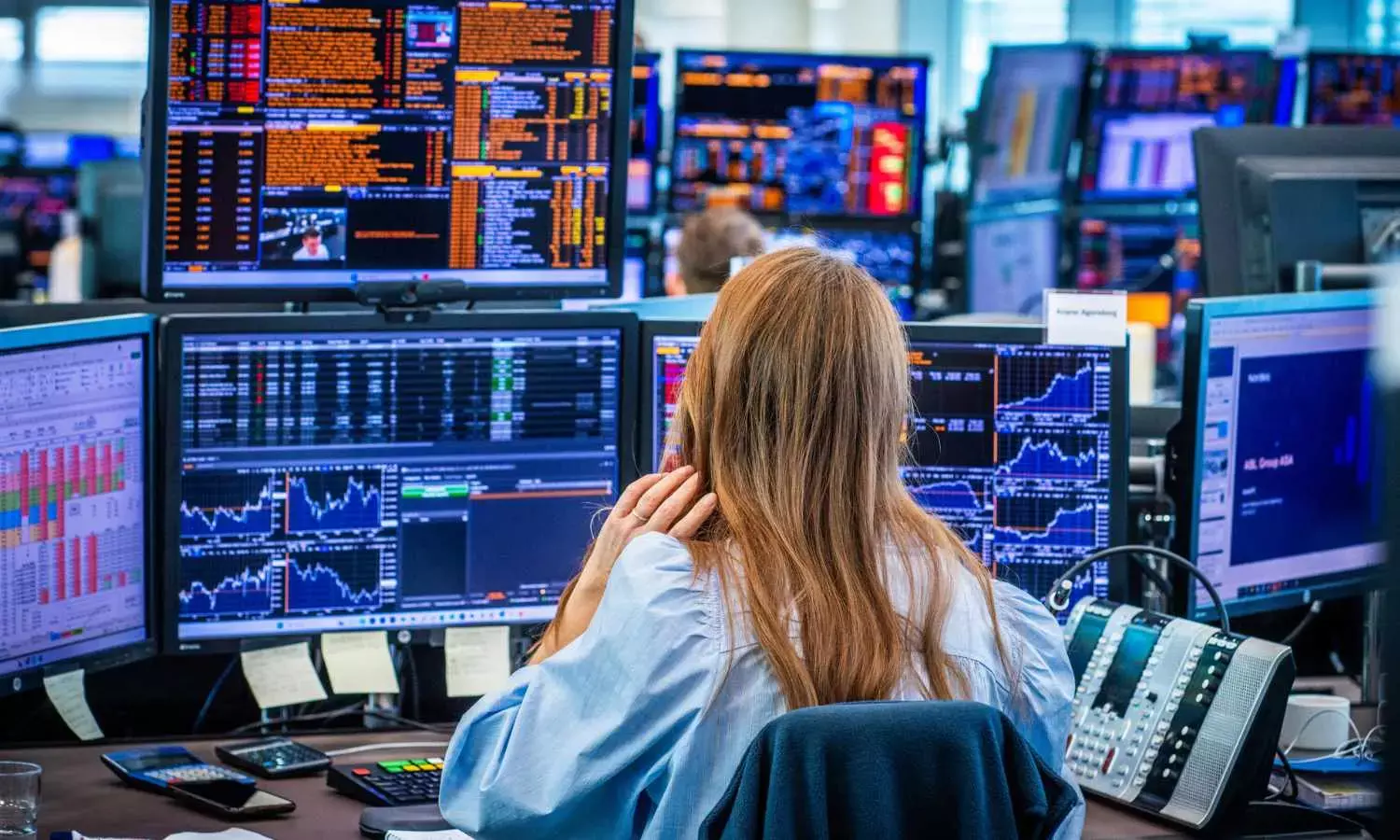 Stocks Mixed After Trump Tariff Warning; Dow Drops, Nasdaq Climbs