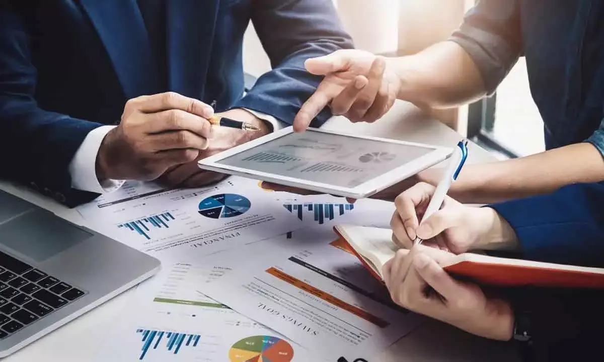 Experts Advise Investors To Avoid Impulsive Decisions Driven By Short-Term Noise