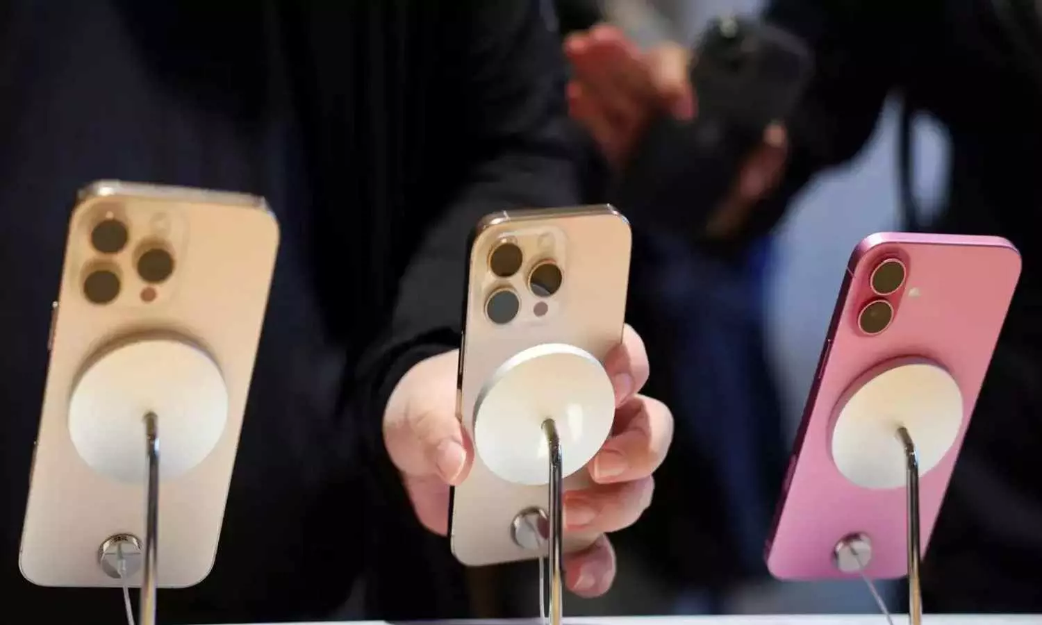 How Apple Airlifted iPhones from India and China in 5 Flights Over 3 Days to Dodge Trump Tariffs How Apple Airlifted iPhones from India and China in 5 Flights Over 3 Days to Dodge Trump Tariffs