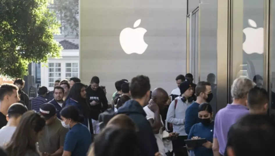 Apple airlifts 1.5 Million iPhones from India to U.S. to Dodge Trump tariffs: Report