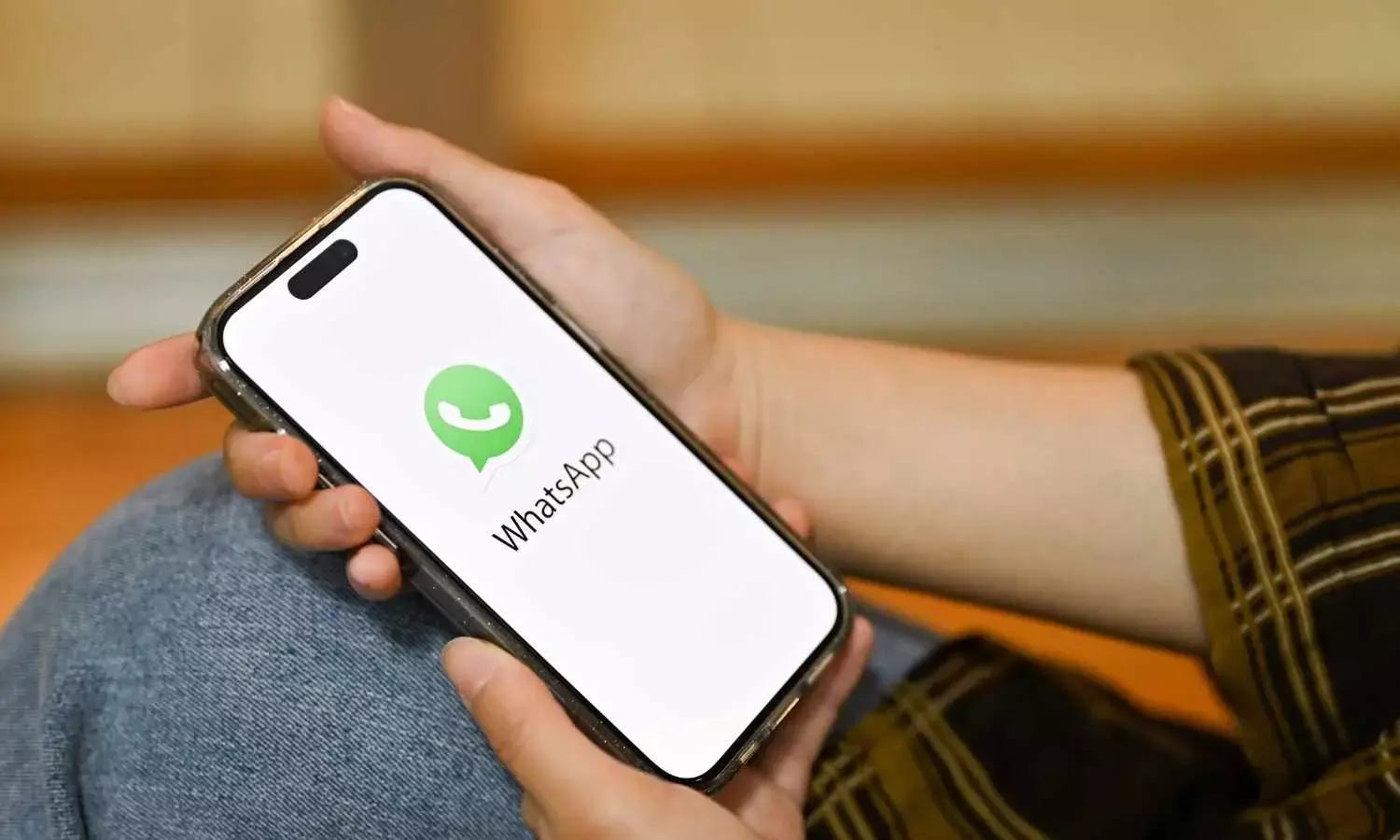Scan and Send Docs in WhatsApp Without Other Apps