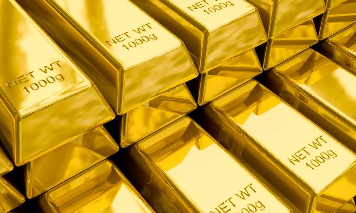 Gold in 2025: Soaring to ₹1 Lakh or Crashing by 40%? Experts Weigh In