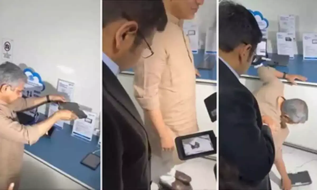 Vaishnaw Showcases Ultra-Durable India-Made Tablet From VVDN