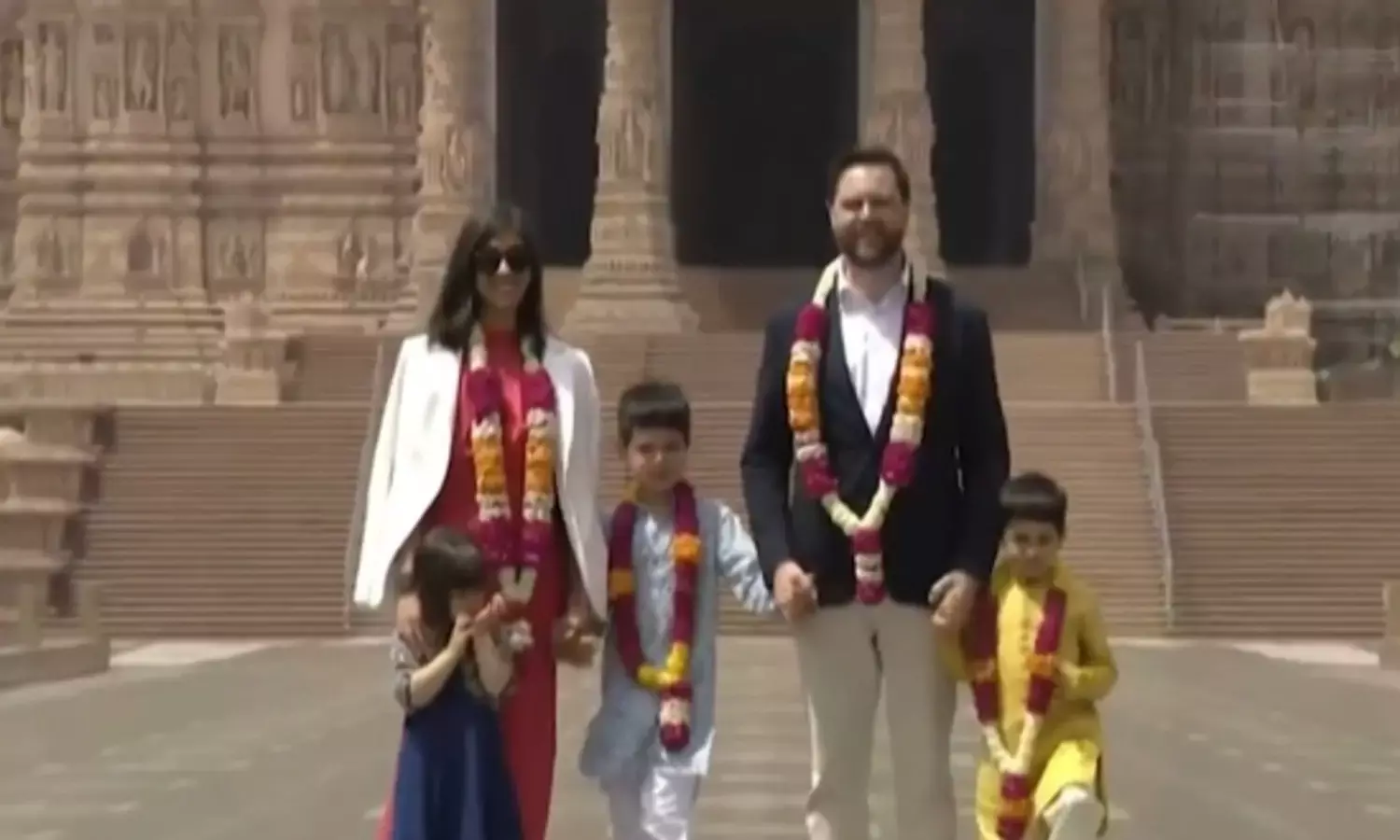 JD Vance Begins First India Visit, Offers Prayers at Akshardham