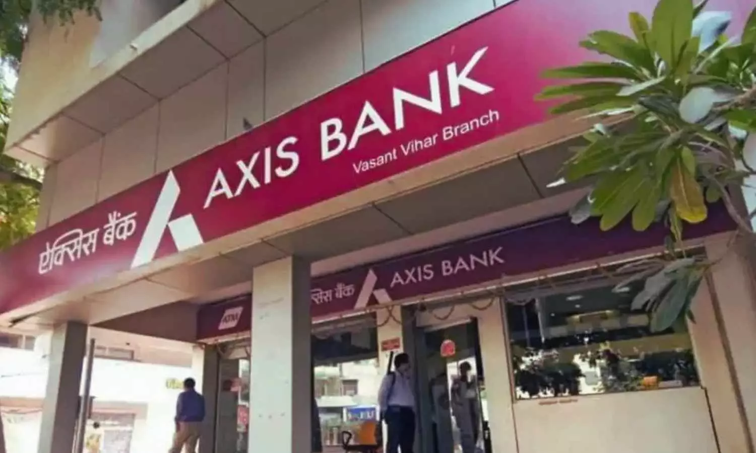 Axis Bank Users Can Now Tap and Pay Rs 5,000 with Smartwatch Axis Bank Users Can Now Tap and Pay Rs 5,000 with Smartwatch