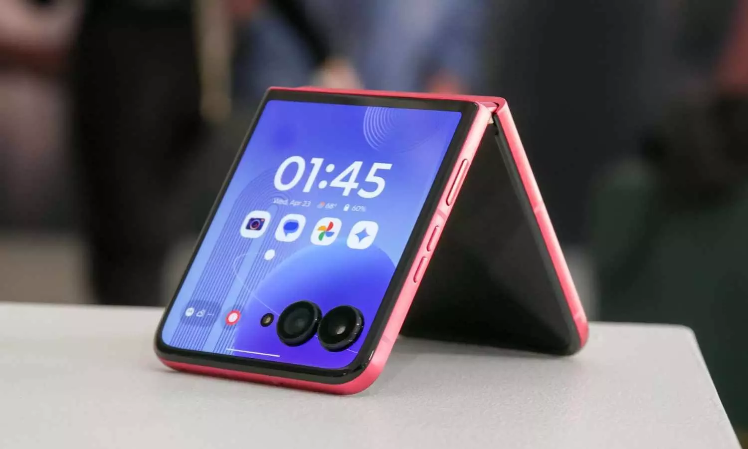 Get 1TB Razr Ultra + Free Watch: Motorola Outsmarts Samsung Get 1TB Razr Ultra + Free Watch: Motorola Outsmarts Samsung