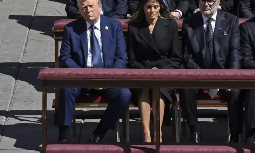 Trumps blue suit at Pope Francis funeral sparks unexpected debate