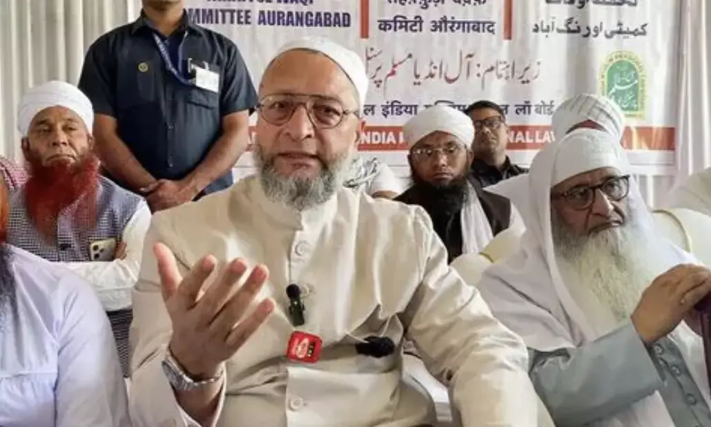 Owaisi takes a jibe at Shahid Afridi, calls him a ‘joker’:VIRAL