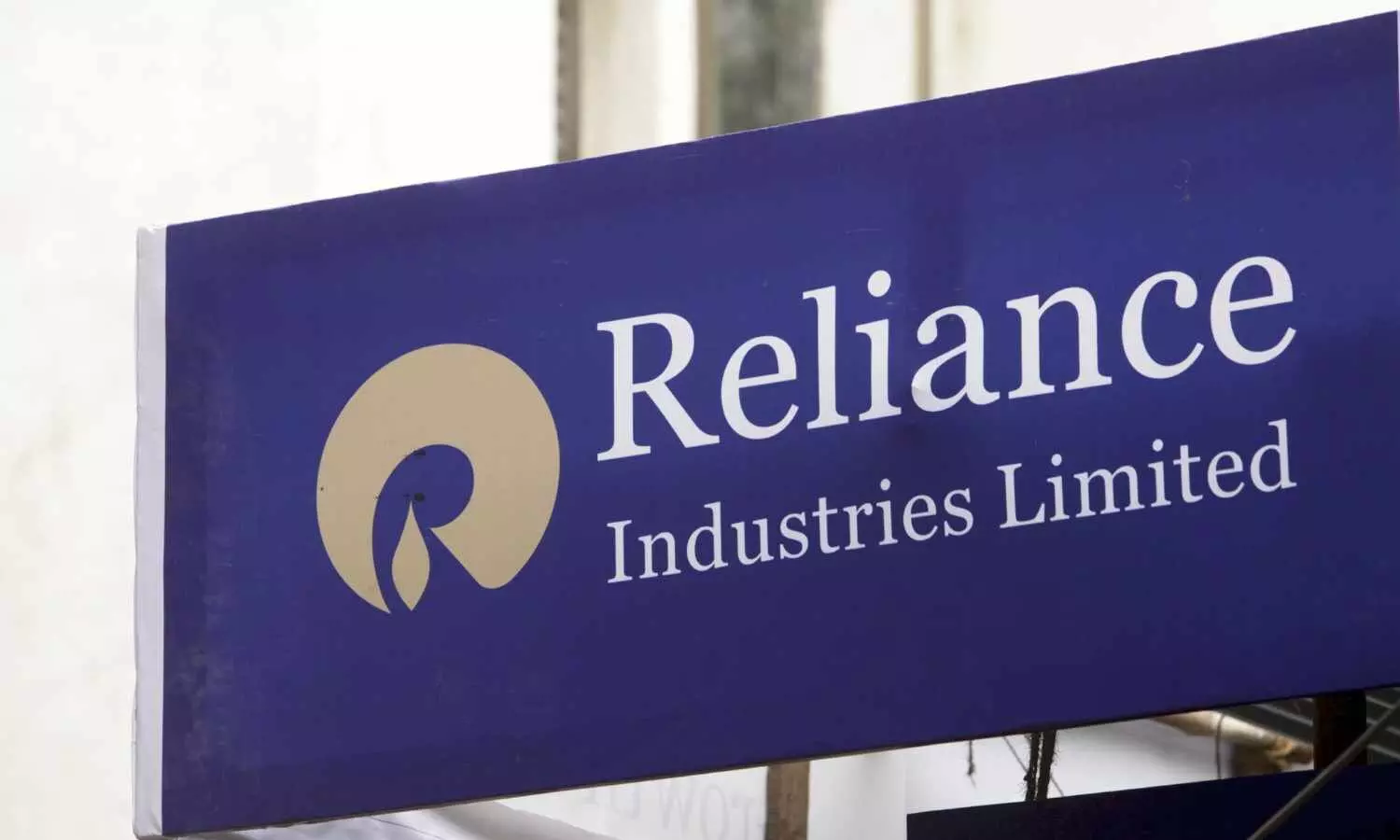 RIL Shares up 3% on Q4 Performance; Brokerages Remain Optimistic RIL Shares up 3% on Q4 Performance; Brokerages Remain Optimistic