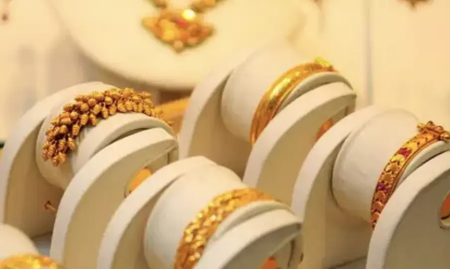 High gold prices temper Akshaya Tritiya buying; Silver see uptick