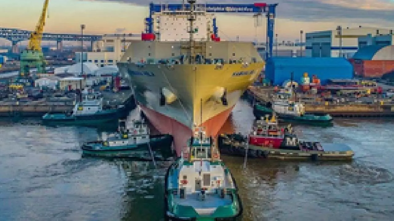 HD Hyundai, Hanwha pledge deeper ties with US in naval shipbuilding HD Hyundai, Hanwha pledge deeper ties with US in naval shipbuilding