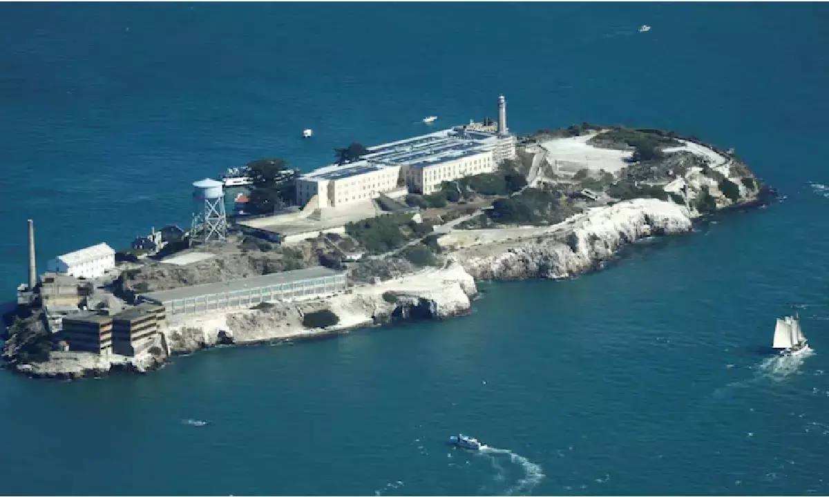 Trump Orders Reopening of Alcatraz Prison to Detain Violent Offenders and Immigration Detainees