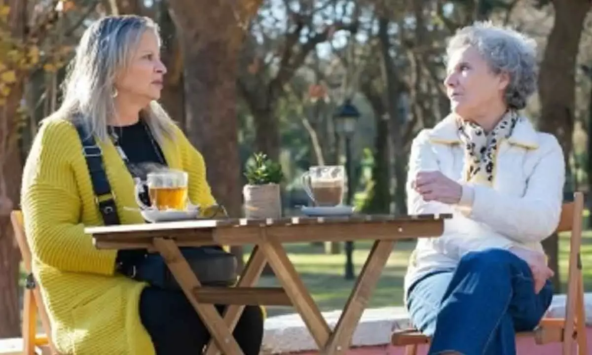 Drink Black Tea, Eat Berries, Apples To Age Healthy