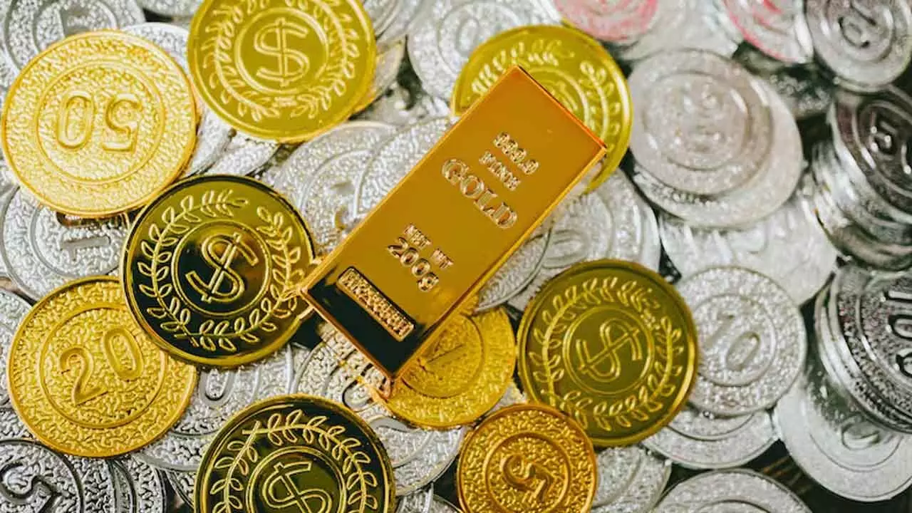 Gold Jumps Rs 550; Silver Declines Rs 400 Gold Jumps Rs 550; Silver Declines Rs 400