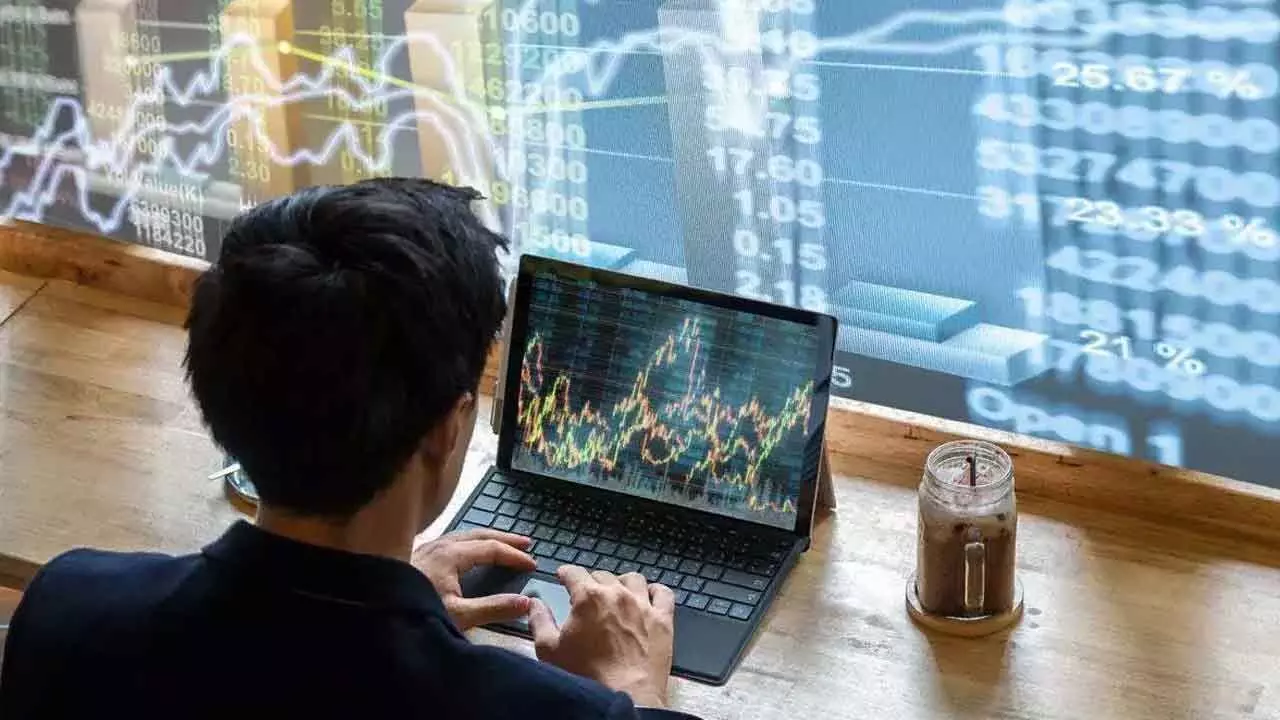 Traders Awaiting Either Side Breakout Traders Awaiting Either Side Breakout