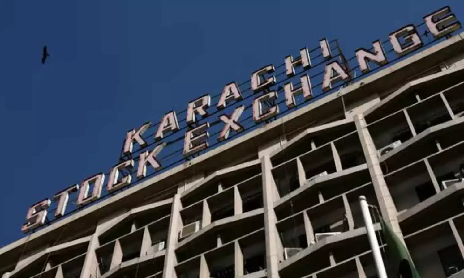 Karachi Stock Exchange Soars 2% Amid India-Pakistan Tensions