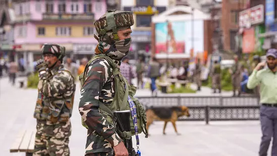 Delhi Conducts Emergency Siren Drill Amid Rising Tensions with Pakistan Delhi Conducts Emergency Siren Drill Amid Rising Tensions with Pakistan