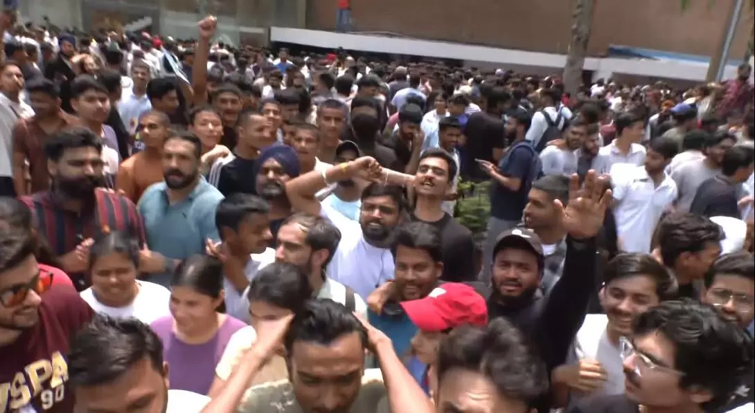 Enthusiastic Youth Turn Out in Large Numbers for Civil Defence Program in Chandigarh Enthusiastic Youth Turn Out in Large Numbers for Civil Defence Program in Chandigarh