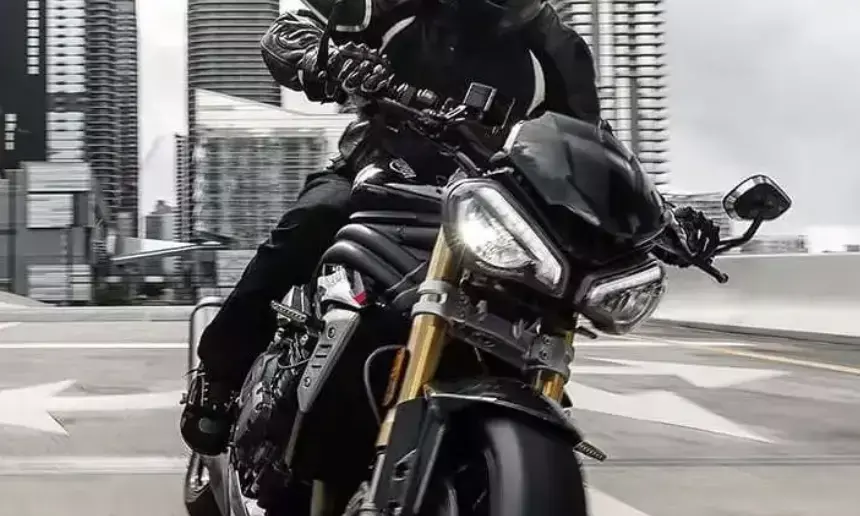Triumph unveils speed triple 1200Rx – A limited-edition track weapon for performance purists
