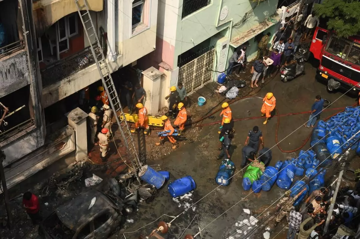 Hyderabad Fire Tragedy: Eight Dead After Blaze at Gulzar House, Charminar Area Hyderabad Fire Tragedy: Eight Dead After Blaze at Gulzar House, Charminar Area
