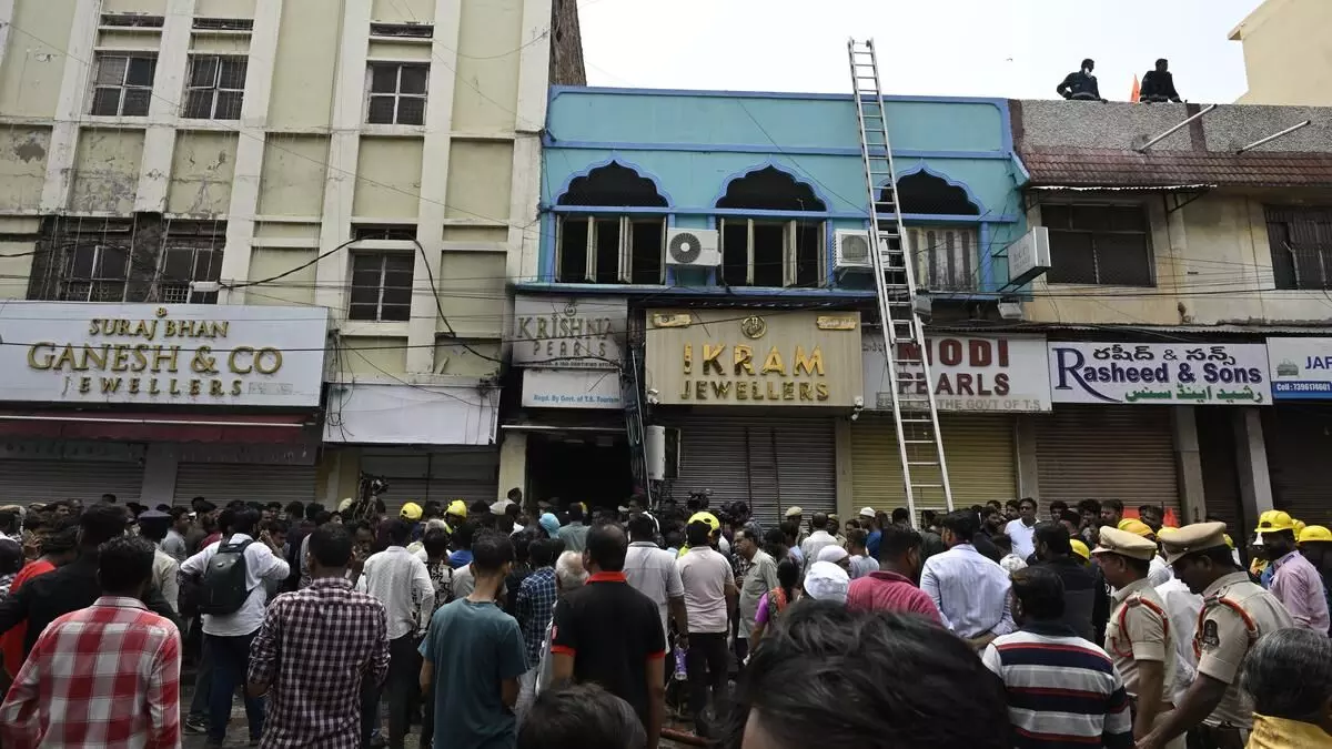 Hyderabad Fire LIVE Updates: At Least 17 Dead in Blaze Near Charminar Hyderabad Fire LIVE Updates: At Least 17 Dead in Blaze Near Charminar