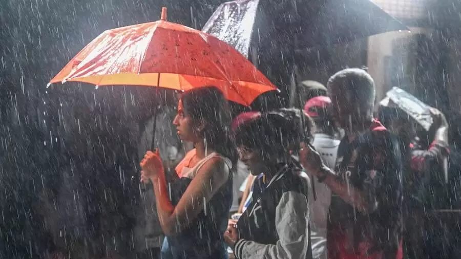 Heavy Rains Lash Bengaluru, Cause Waterlogging in Low-Lying Areas Heavy Rains Lash Bengaluru, Cause Waterlogging in Low-Lying Areas