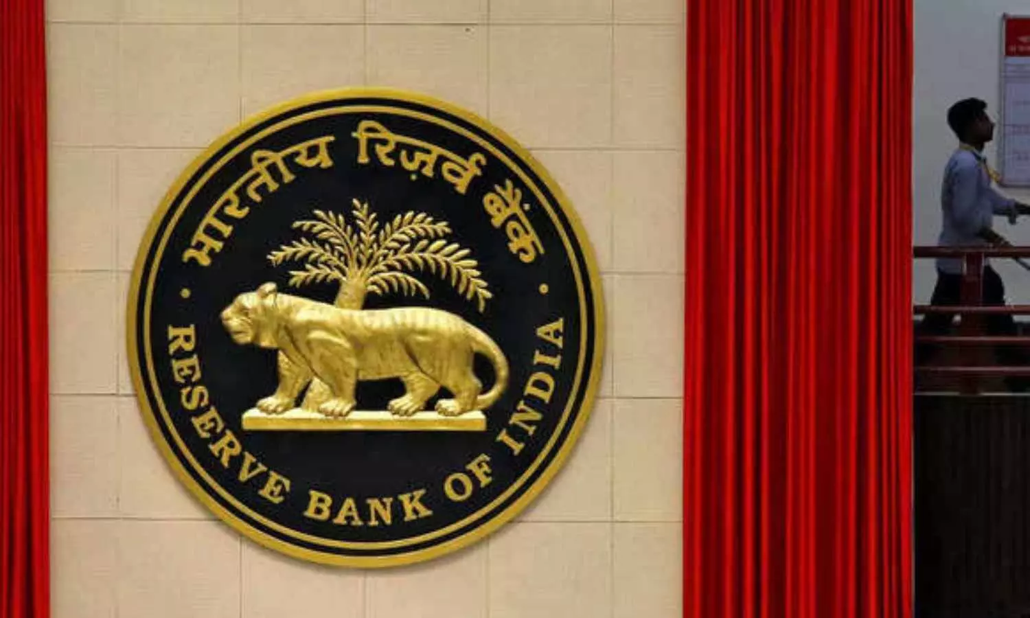 RBI Dividend May Exceed Estimates; Economist Forecasts Rate Cuts and Yield Trend RBI Dividend May Exceed Estimates; Economist Forecasts Rate Cuts and Yield Trend