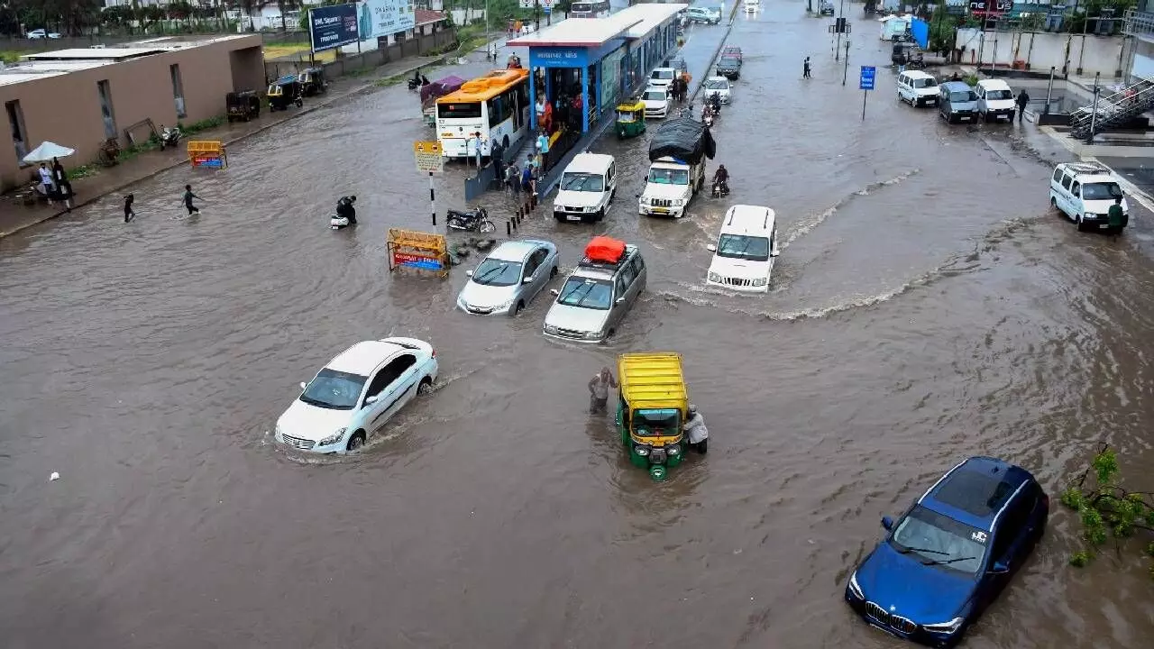 Heavy Rain Lashes Hyderabad, Floods Hit Low-Lying Areas Heavy Rain Lashes Hyderabad, Floods Hit Low-Lying Areas