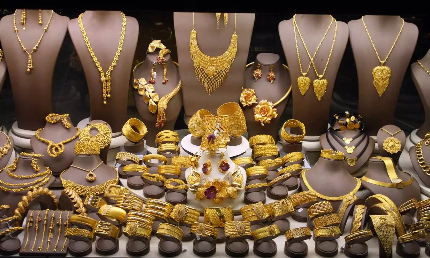 Hyderabad Gold Rates Rise on May 24: 24K Hits Rs 9,808 Per Gram
