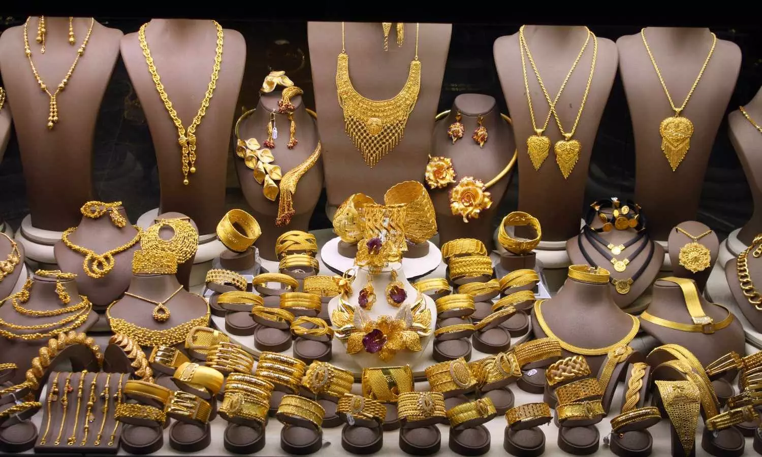 Hyderabad Gold Rates Rise on May 24: 24K Hits Rs 9,808 Per Gram Hyderabad Gold Rates Rise on May 24: 24K Hits Rs 9,808 Per Gram