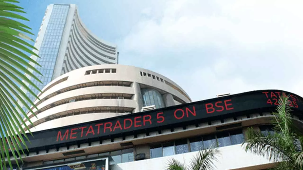 Traders Await Either Side Breakout Traders Await Either Side Breakout