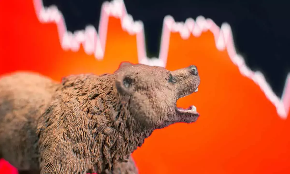 Markets Dragged Down By Tech Selloff, Sluggish Asian Peers