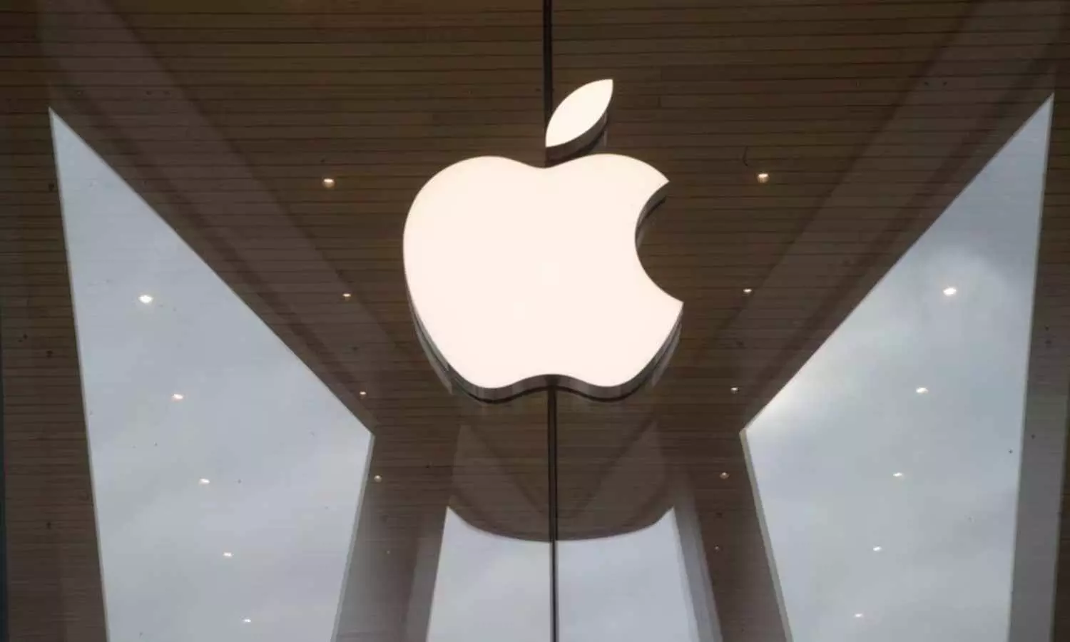 Apple to Introduce Year-Based OS Naming with iOS 26; Elon Musk Reacts to the Change