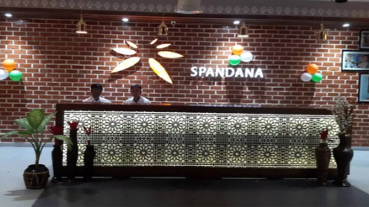 Microfinance firm Spandana Sphoorty suffers Rs 434 crore loss in Q4, revenue drops 38 pc Microfinance firm Spandana Sphoorty suffers Rs 434 crore loss in Q4, revenue drops 38 pc