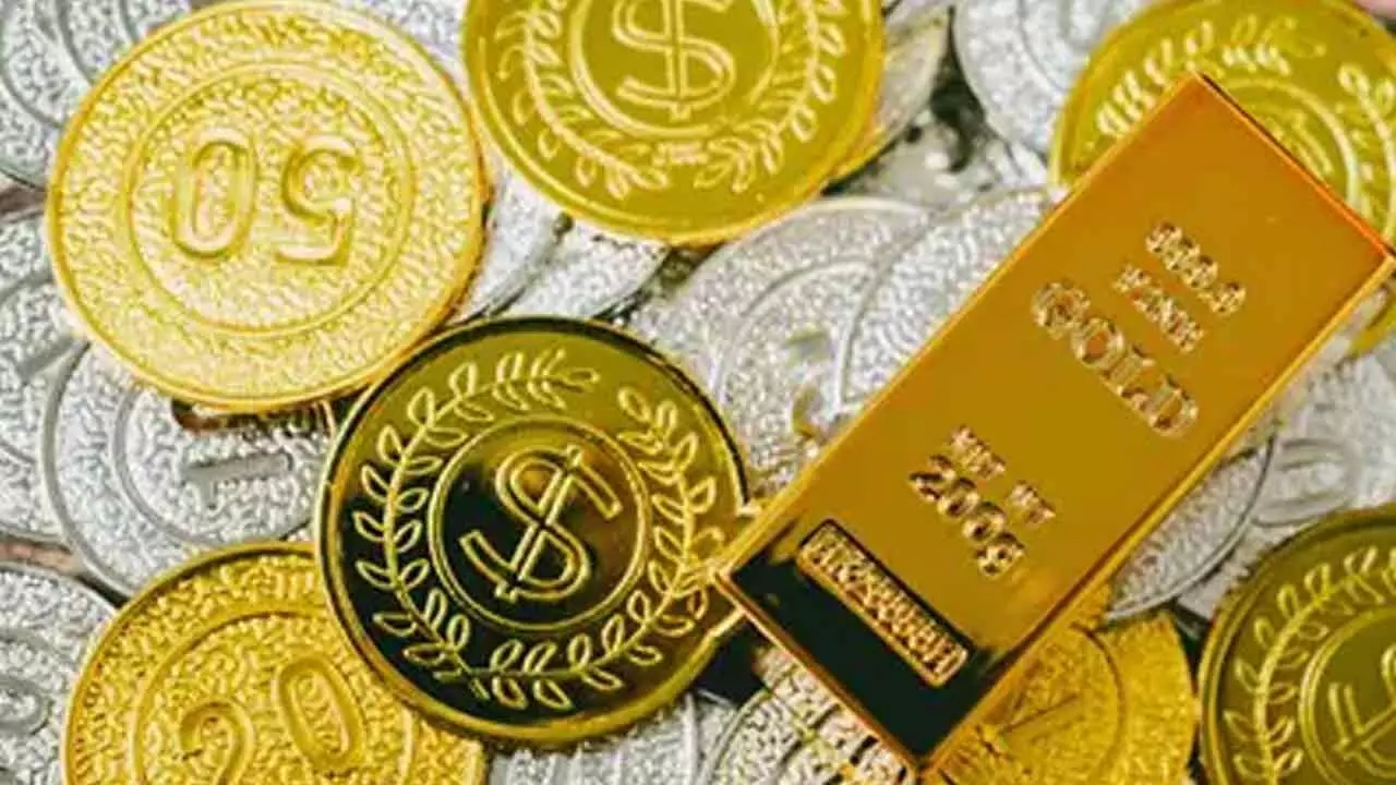 Gold Climbs Rs 330, Silver Rises Rs 100 Gold Climbs Rs 330, Silver Rises Rs 100