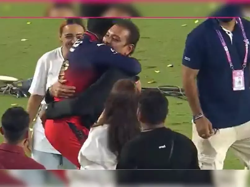 Virat Kohli Leaps Into Ravi Shastri’s Arms as RCB Ends 18-Year IPL Title Drought; Anushka Sharma’s Reaction Steals the Show Virat Kohli Leaps Into Ravi Shastri’s Arms as RCB Ends 18-Year IPL Title Drought; Anushka Sharma’s Reaction Steals the Show