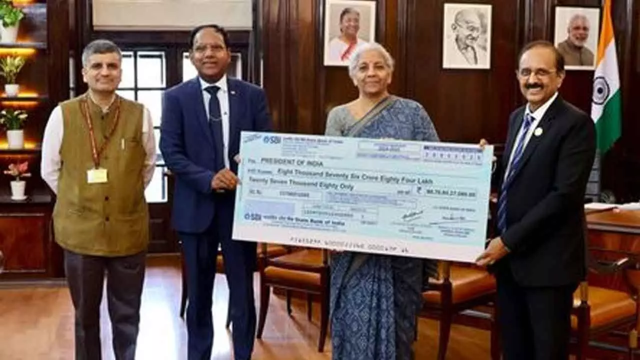 SBI pays Rs 8,077 Cr Dividend To Govt SBI pays Rs 8,077 Cr Dividend To Govt