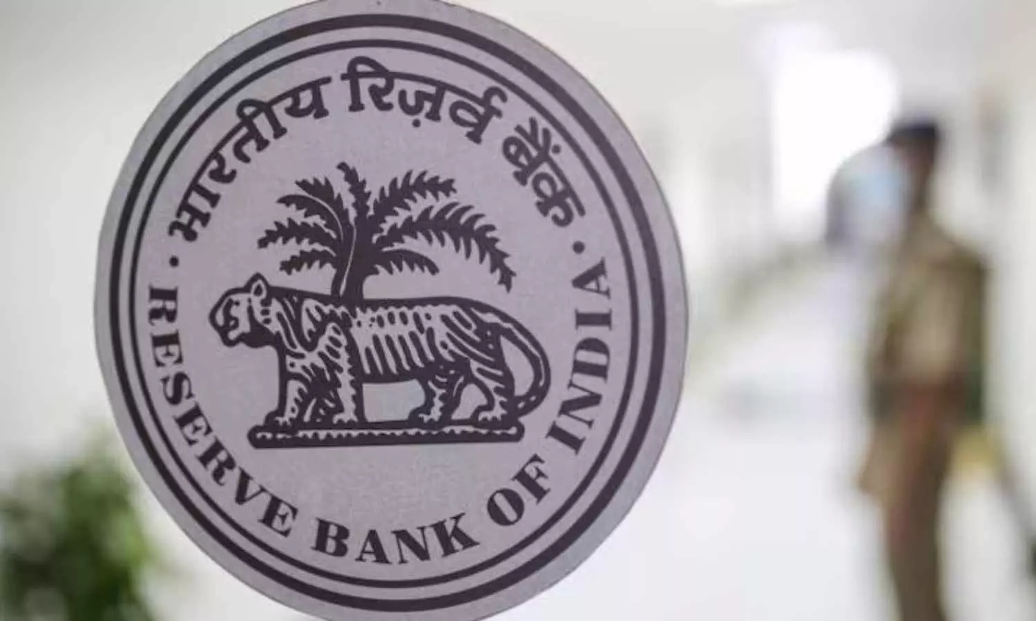 RBI Cuts Repo Rate by 100 bps in 2025; Home Loan Borrowers Face Delay in Benefits RBI Cuts Repo Rate by 100 bps in 2025; Home Loan Borrowers Face Delay in Benefits