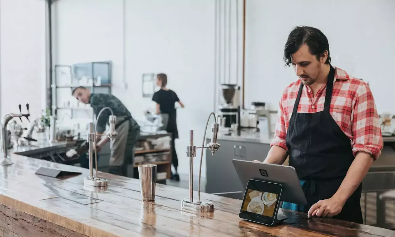 How Modern POS Systems Elevate Restaurants and Bars