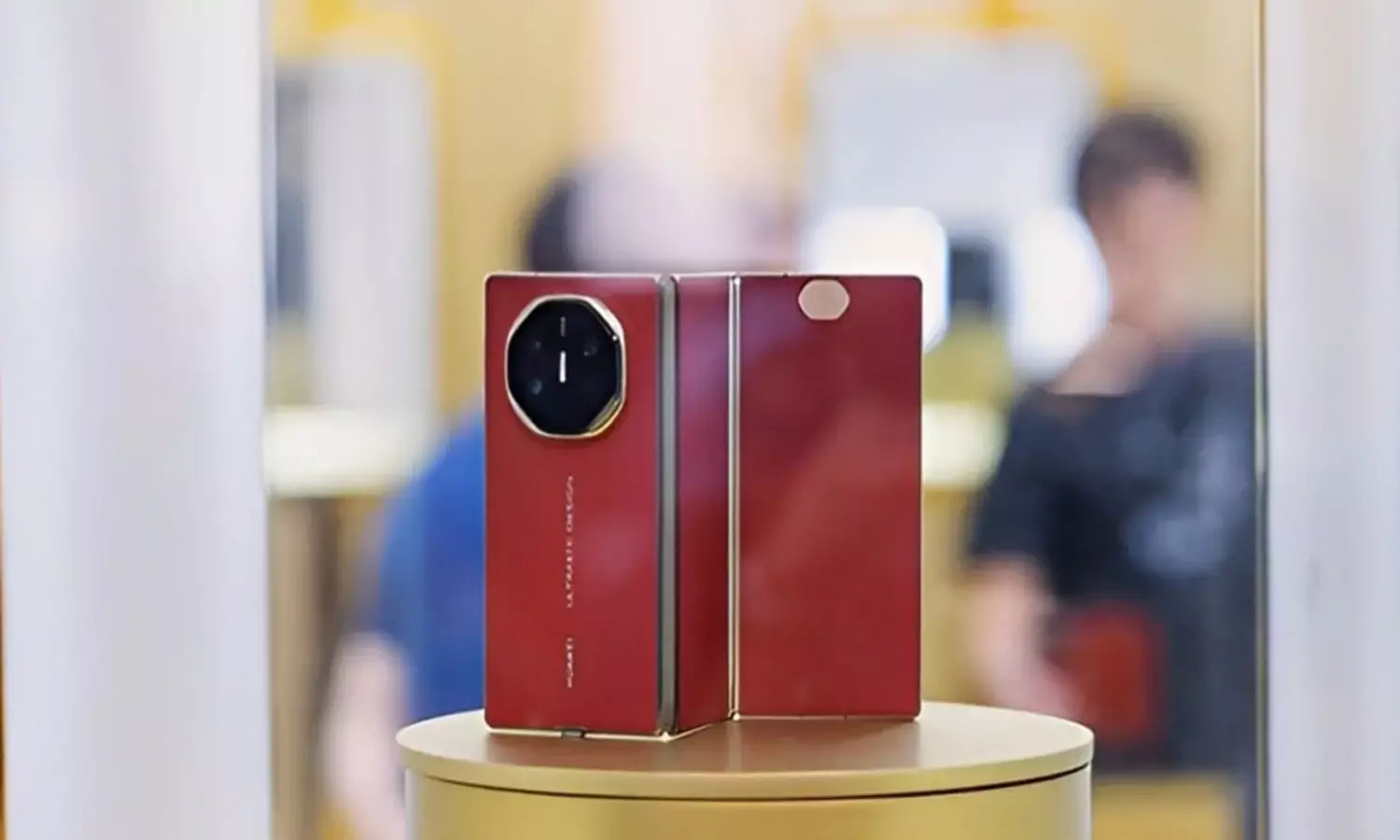 Huawei’s Mate XTs May Launch Before iPhone Fold — Details Inside