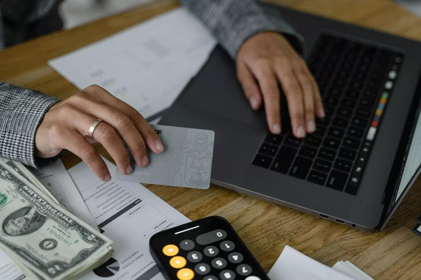 Understanding How Digital Banking Works Behind the Scenes Understanding How Digital Banking Works Behind the Scenes