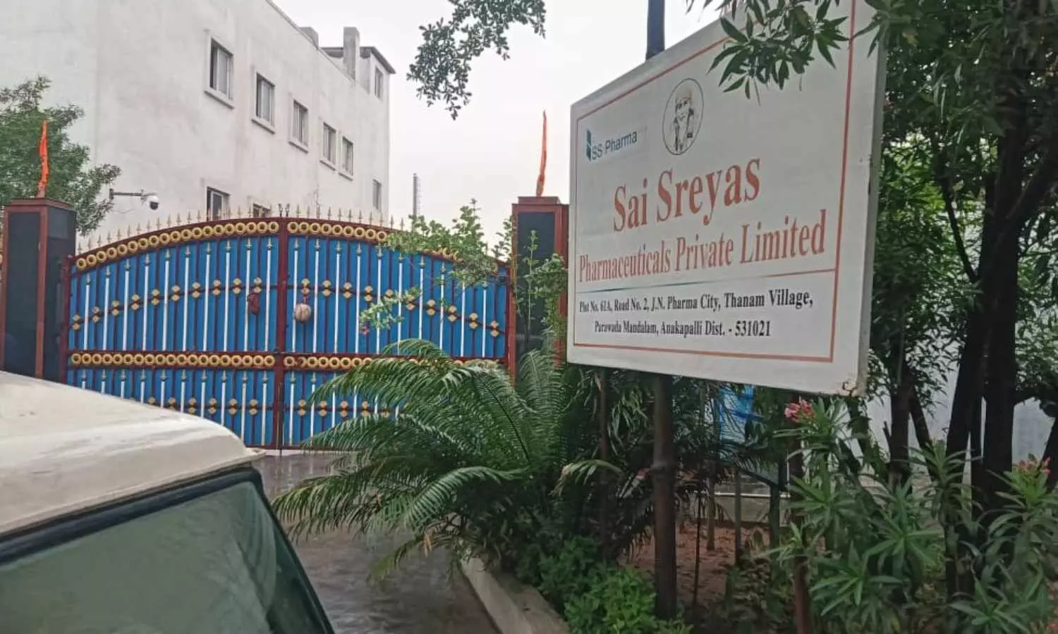 Two die in gas leak at pharma plant near Vizag Two die in gas leak at pharma plant near Vizag