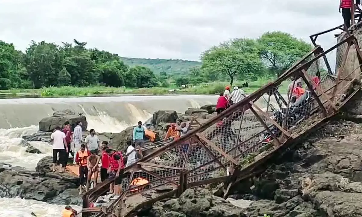 Tragedy Strikes Near Pune: Deadly Bridge Collapse at Kund Mala Claims Four Lives, Sparks Calls for Accountability