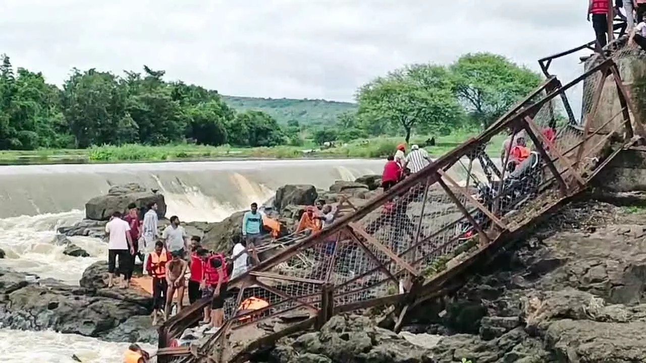 Tragedy Strikes Near Pune: Deadly Bridge Collapse at Kund Mala Claims Four Lives, Sparks Calls for Accountability