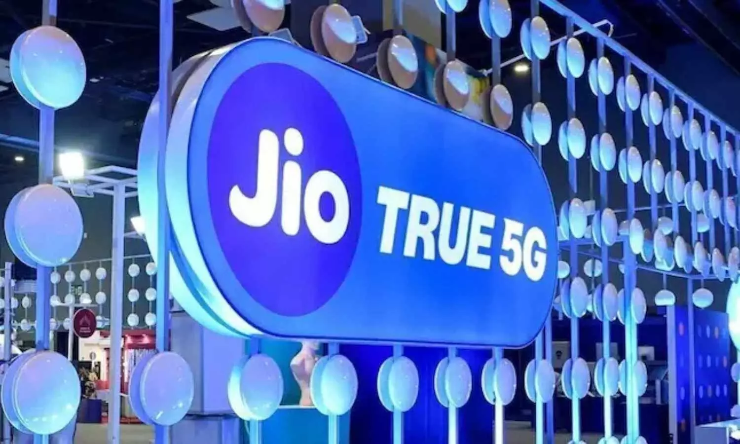 Reliance Jio Faces Widespread Outage: Call and Data Services Disrupted Across India Reliance Jio Faces Widespread Outage: Call and Data Services Disrupted Across India
