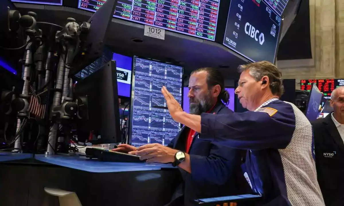 Wall Street Breathes Sigh of Relief: US Stocks Rally as Middle East Tensions Appear Contained, Oil Prices Ease